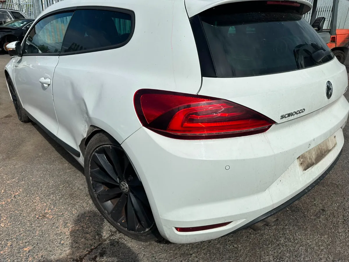 14 VW SCIROCCO  GT 2.0 TDI (CUU) FOR BREAKING - Image 4