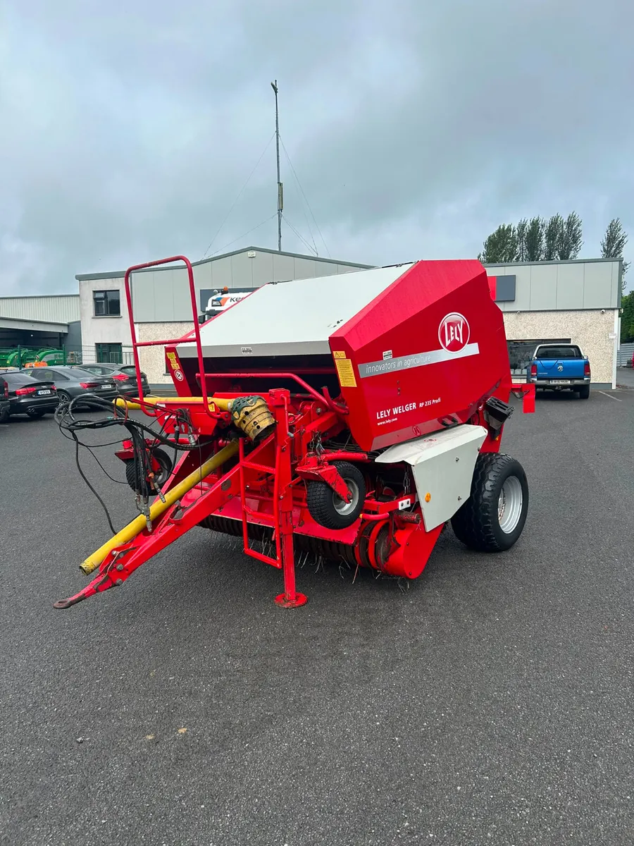 Lely Welger RP235 Profi Round Baler - Image 1