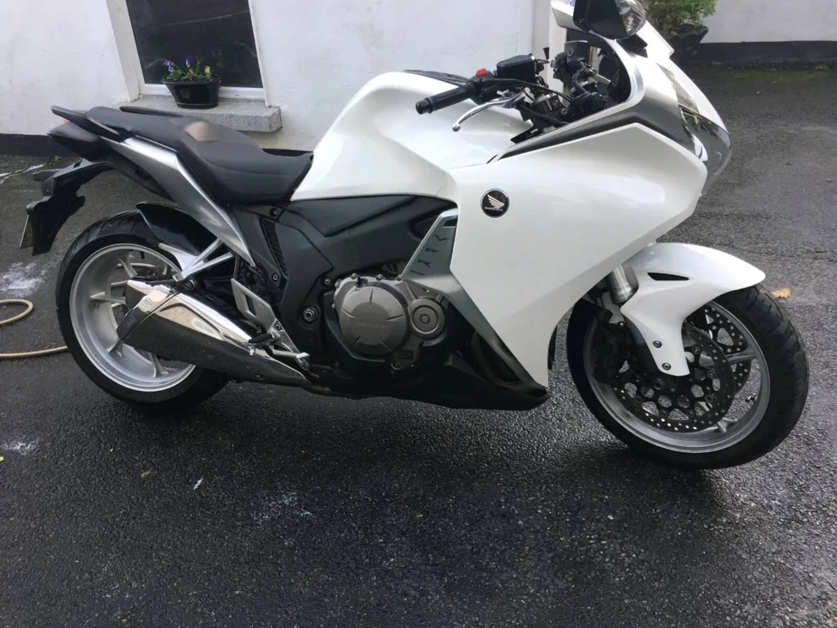 Honda vfr1200f - Image 1