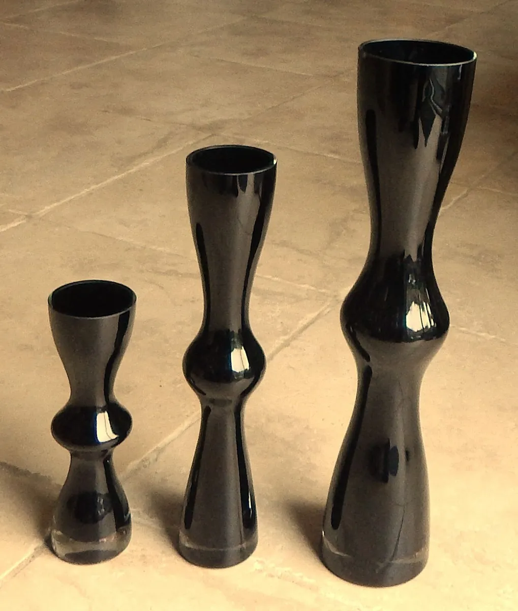Set of 3 Villeroy & Boch Black Glass Vases - Image 2