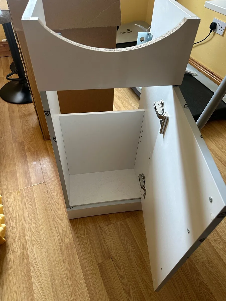 Vanity Unit + sink - Image 2