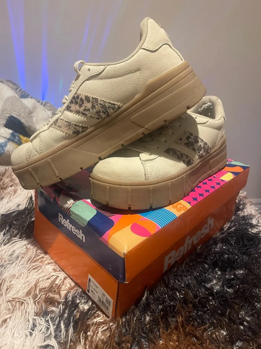 Women’s Refresh Beige Sneakers - Image 1