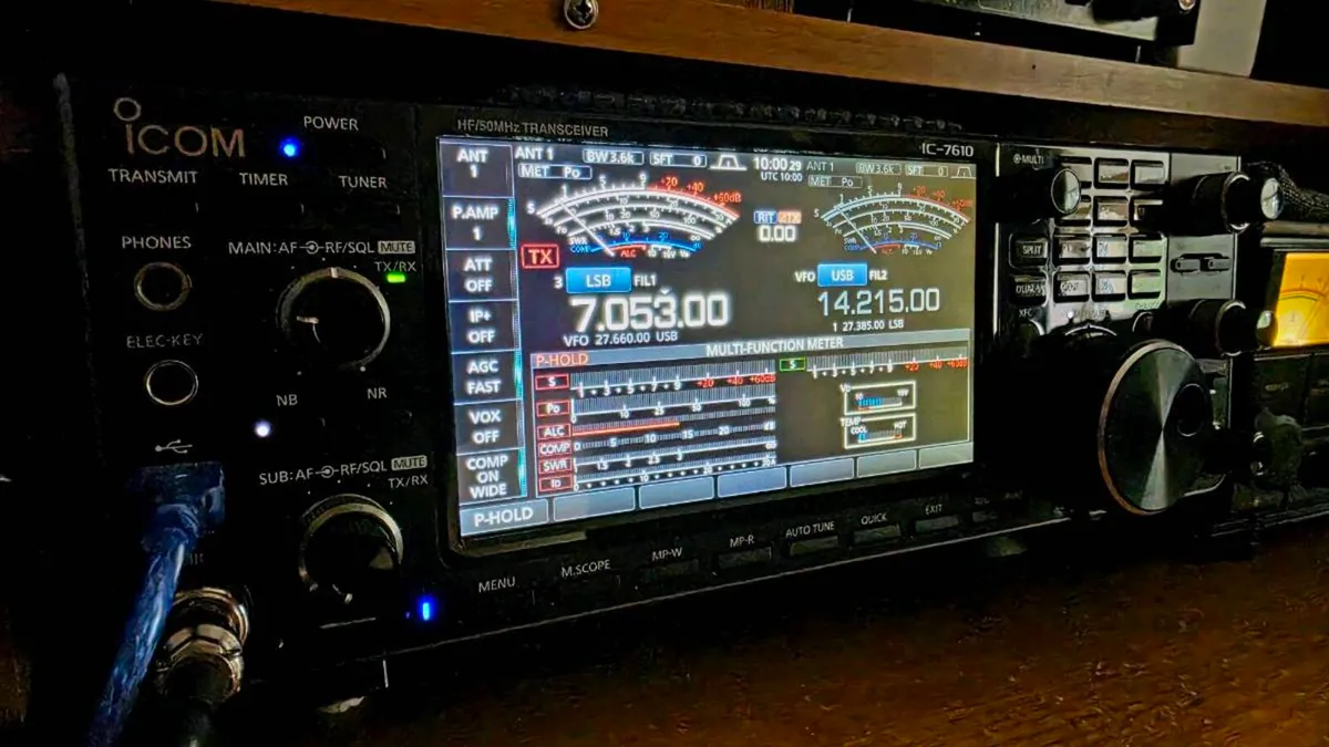 ICOM   RADIO - Image 1