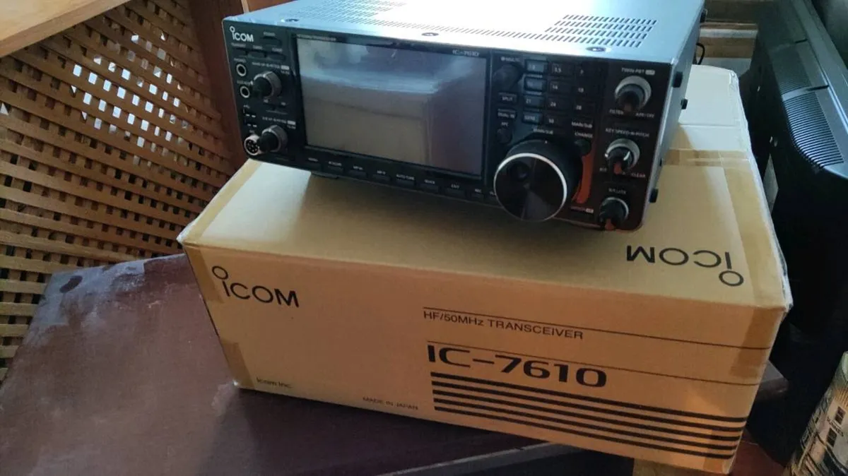ICOM   RADIO - Image 4