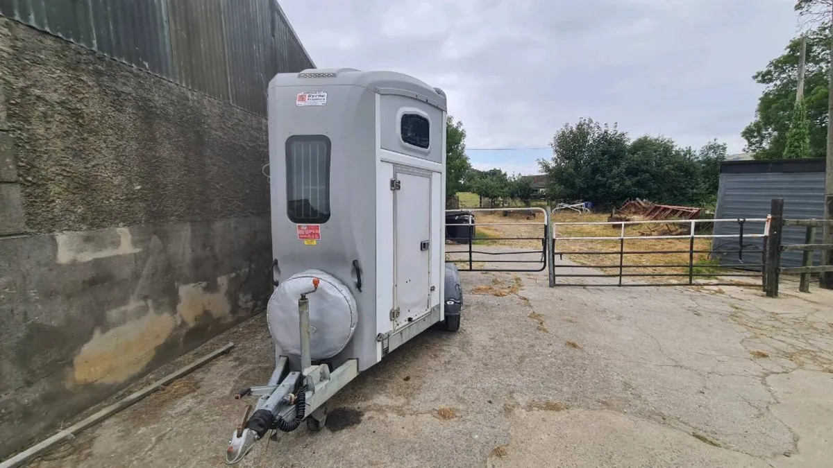 Nugent double horse trailer - Image 4