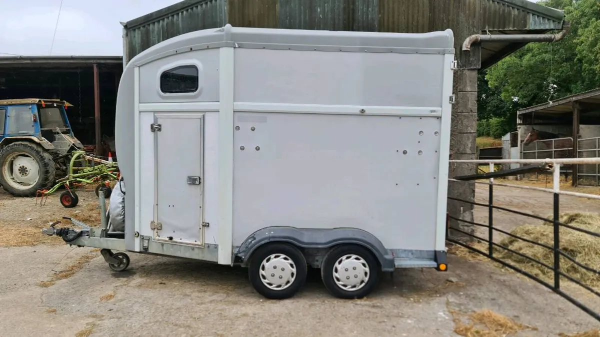 Nugent double horse trailer - Image 1
