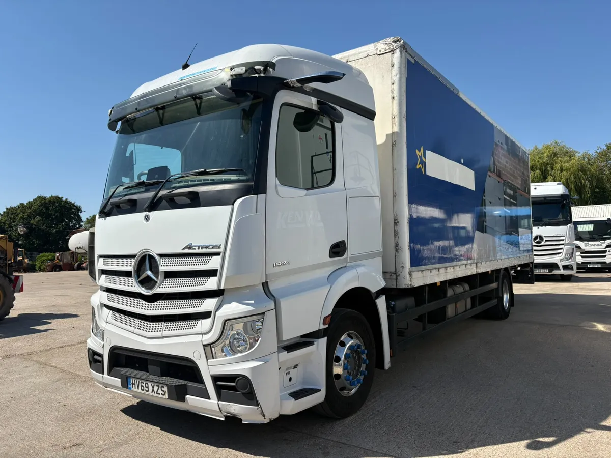 2019 MERCEDES ANTOS 1824 BOX VAN - Image 4