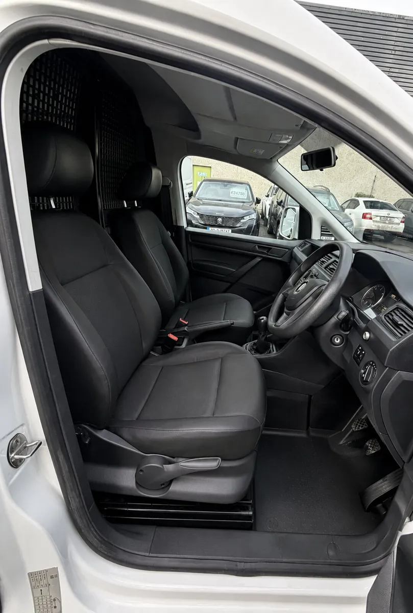 192 Volkswagen Caddy 2.0 Maxi 102Bhp - Image 4
