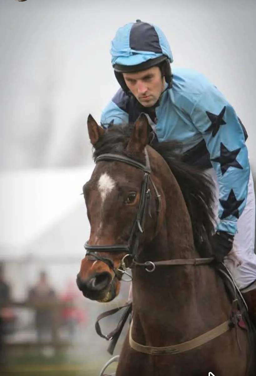 Amateur jockey - Image 1