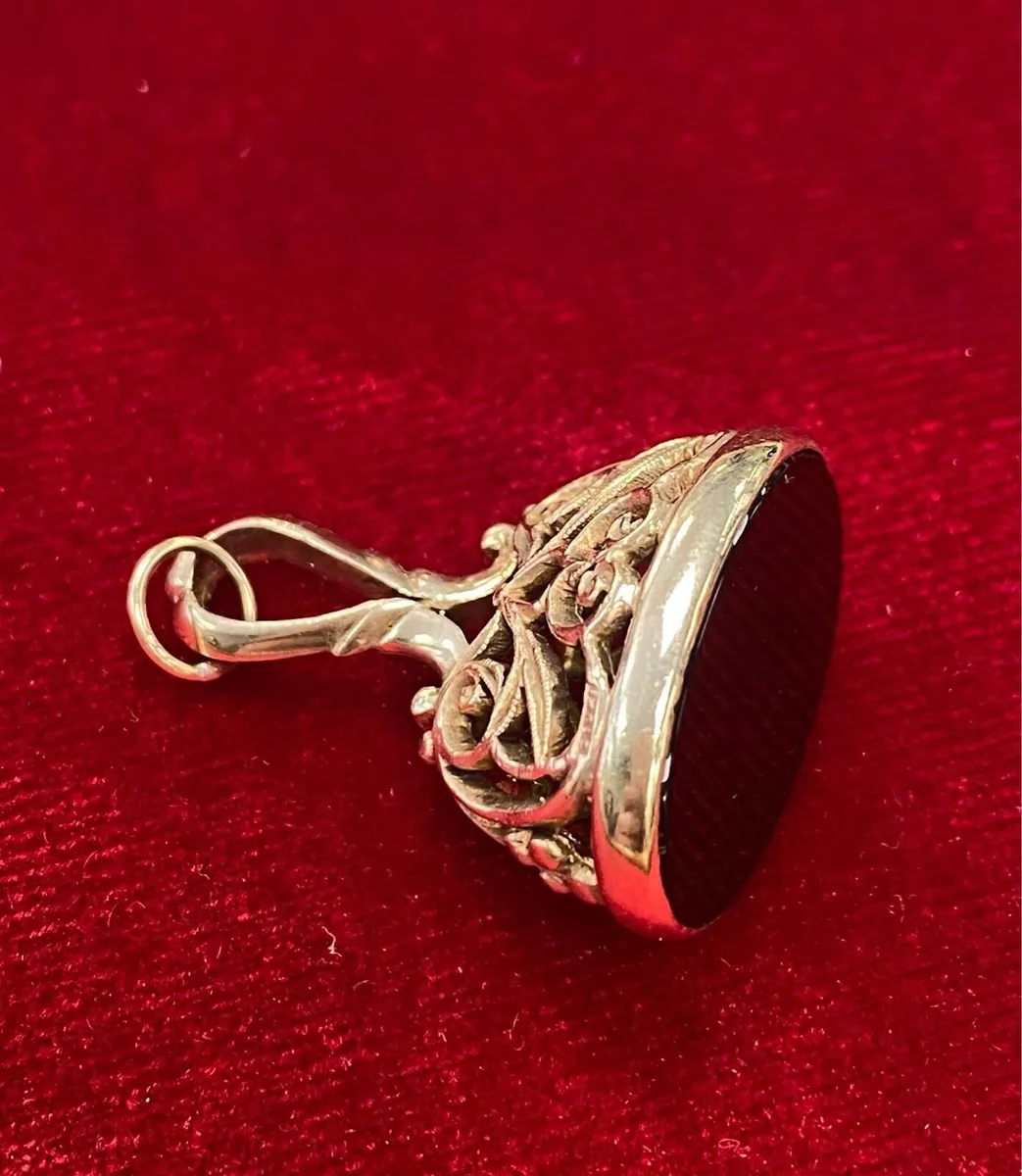 Vintage Gold Fob with Oynx stone - Image 1