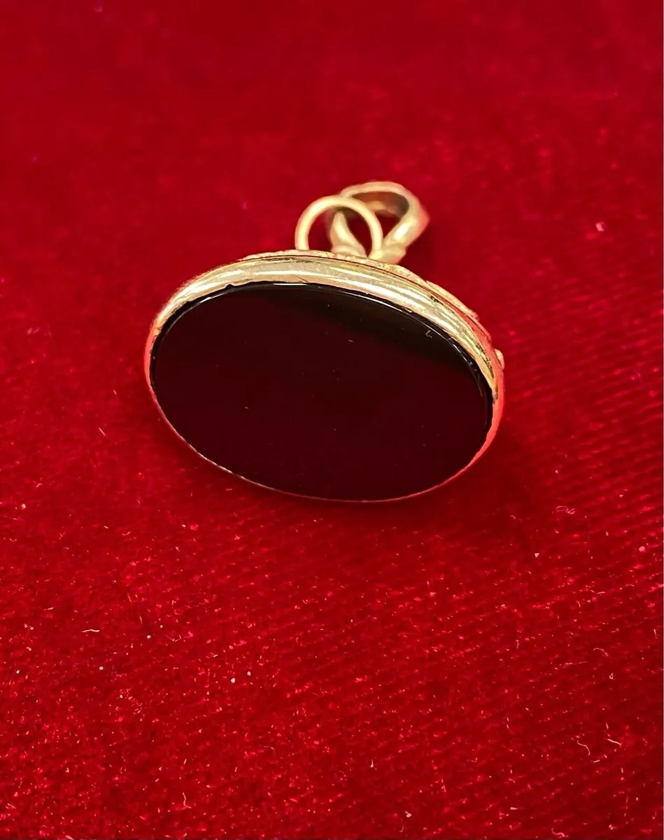 Vintage Gold Fob with Oynx stone - Image 2