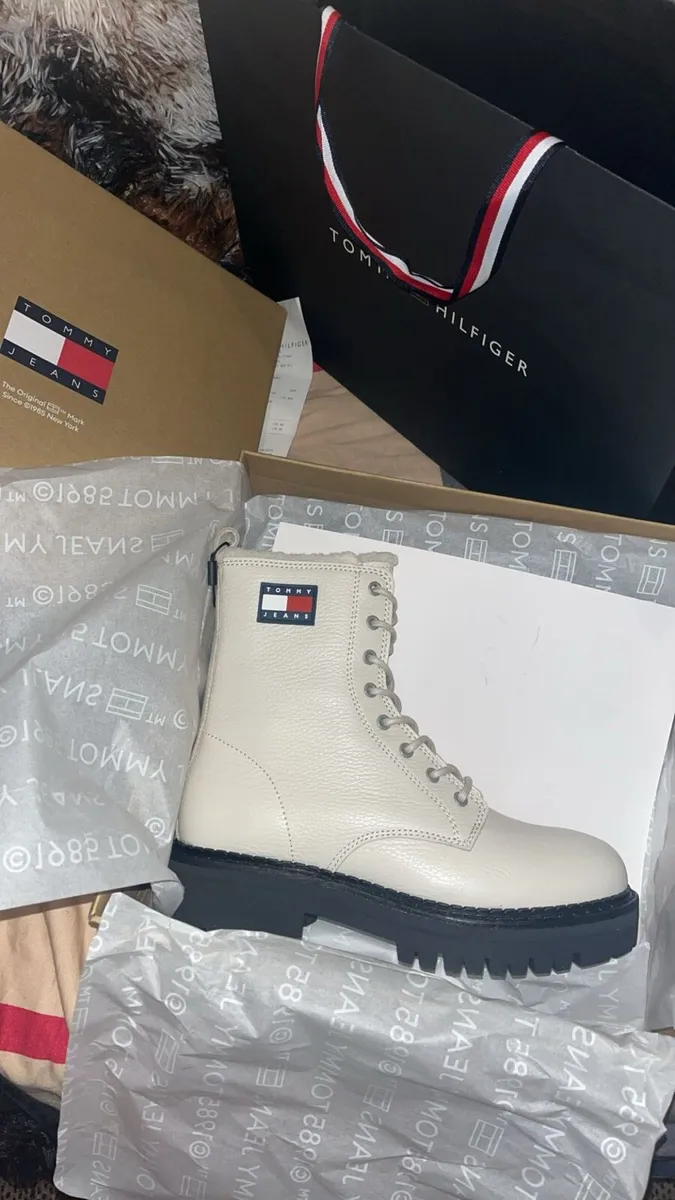 Tommy Hilifiger Cream/Black Ankle Boots - Image 2