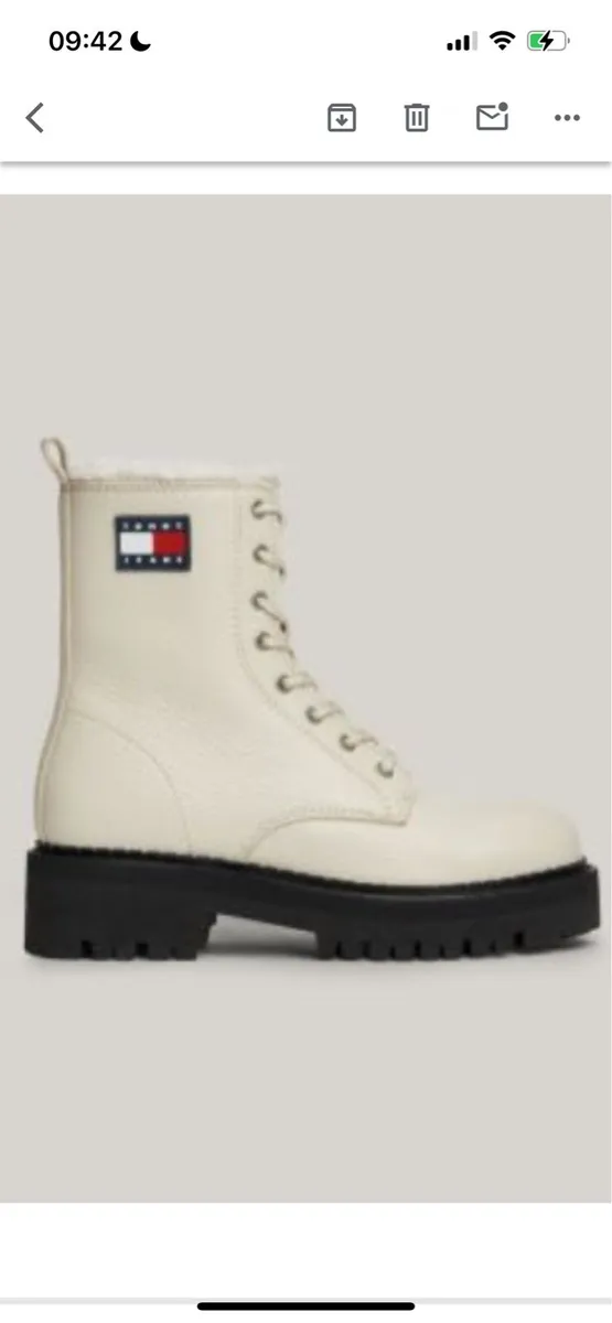 Tommy Hilifiger Cream/Black Ankle Boots - Image 4