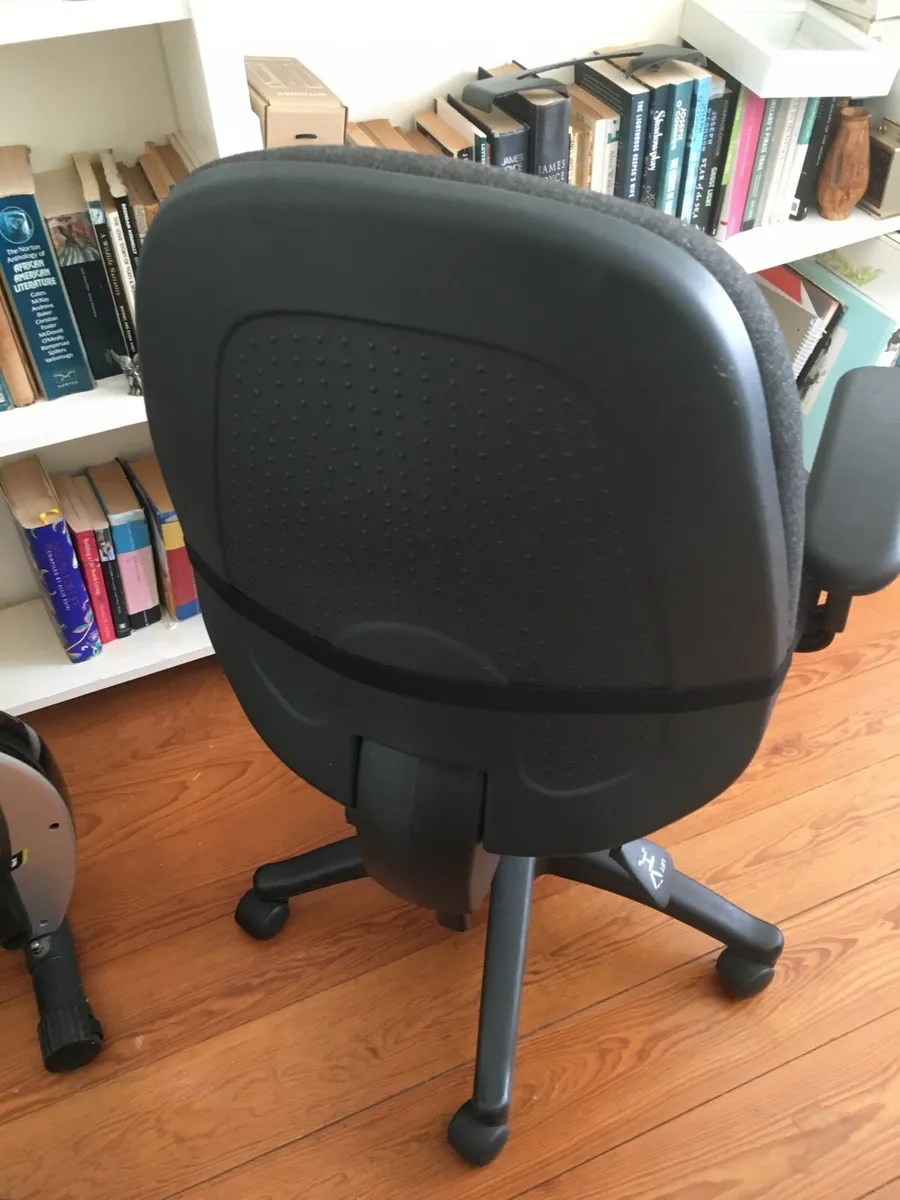 Office chair - Image 2