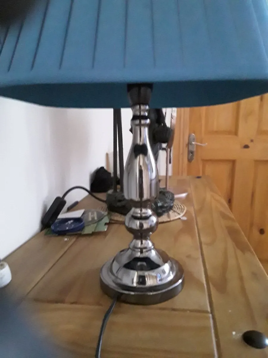 Lovely retro table lamp blue pleated shade - Image 2