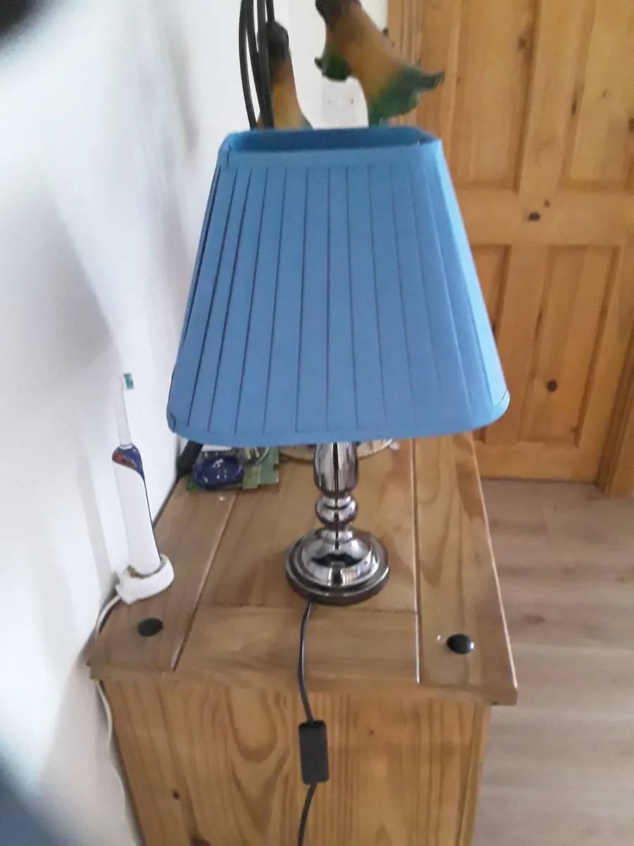 Lovely retro table lamp blue pleated shade - Image 3