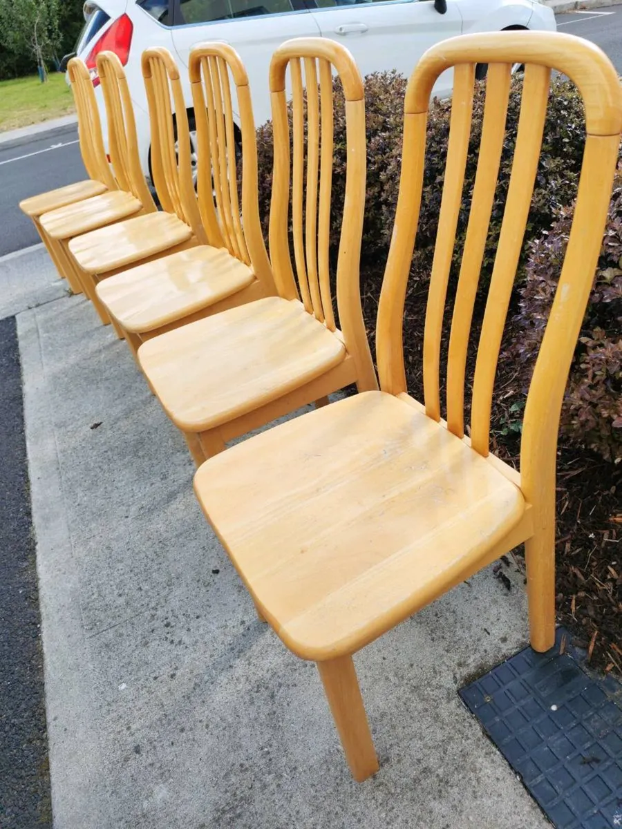 6 chairs - Image 1