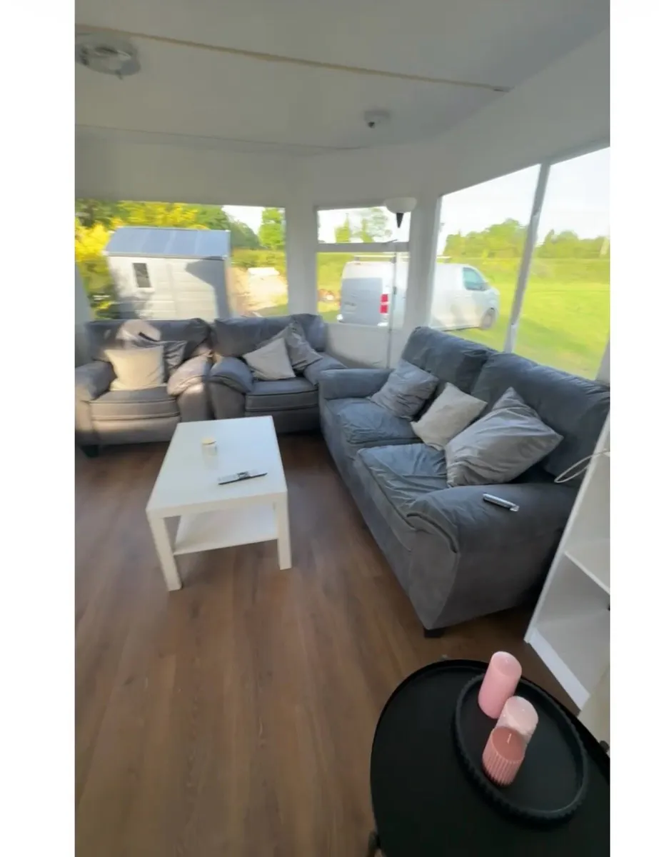 Couches - Image 2