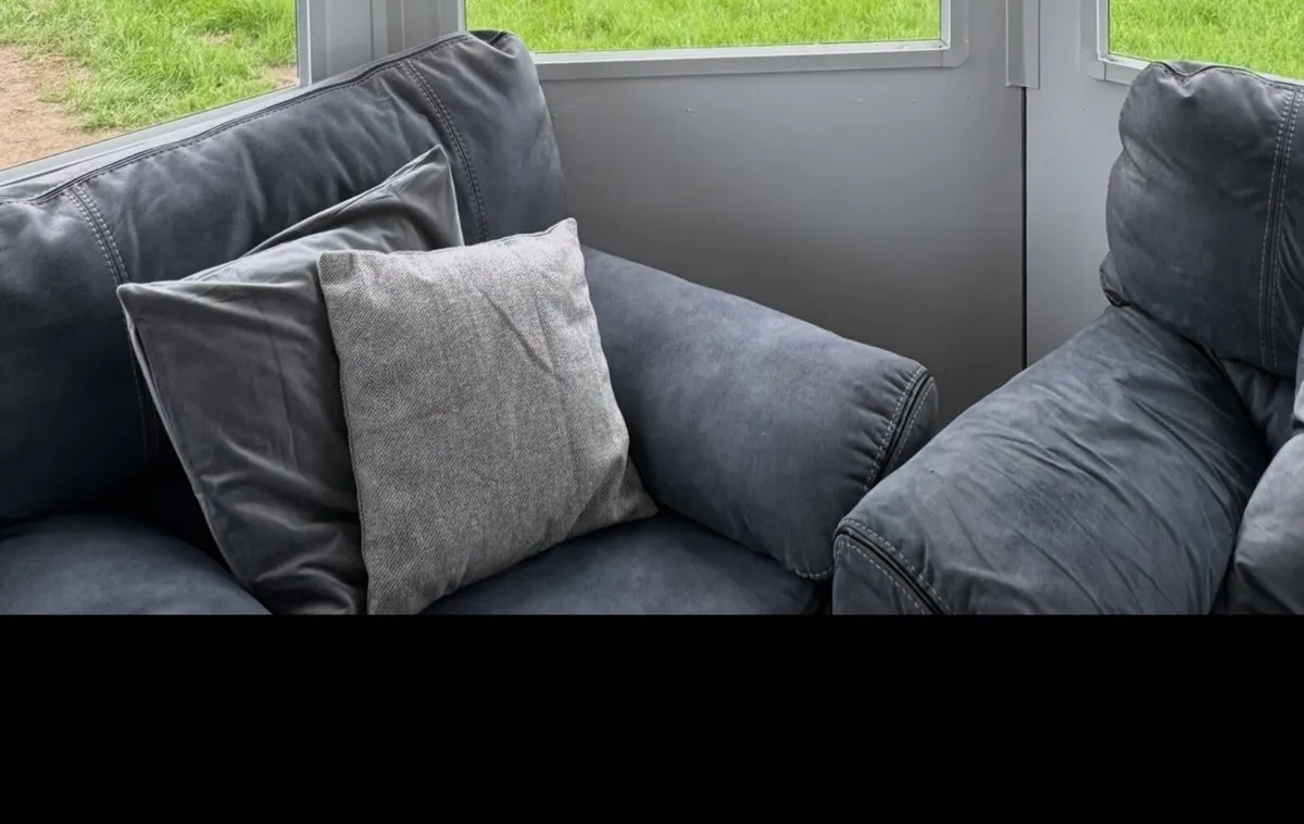 Couches - Image 3