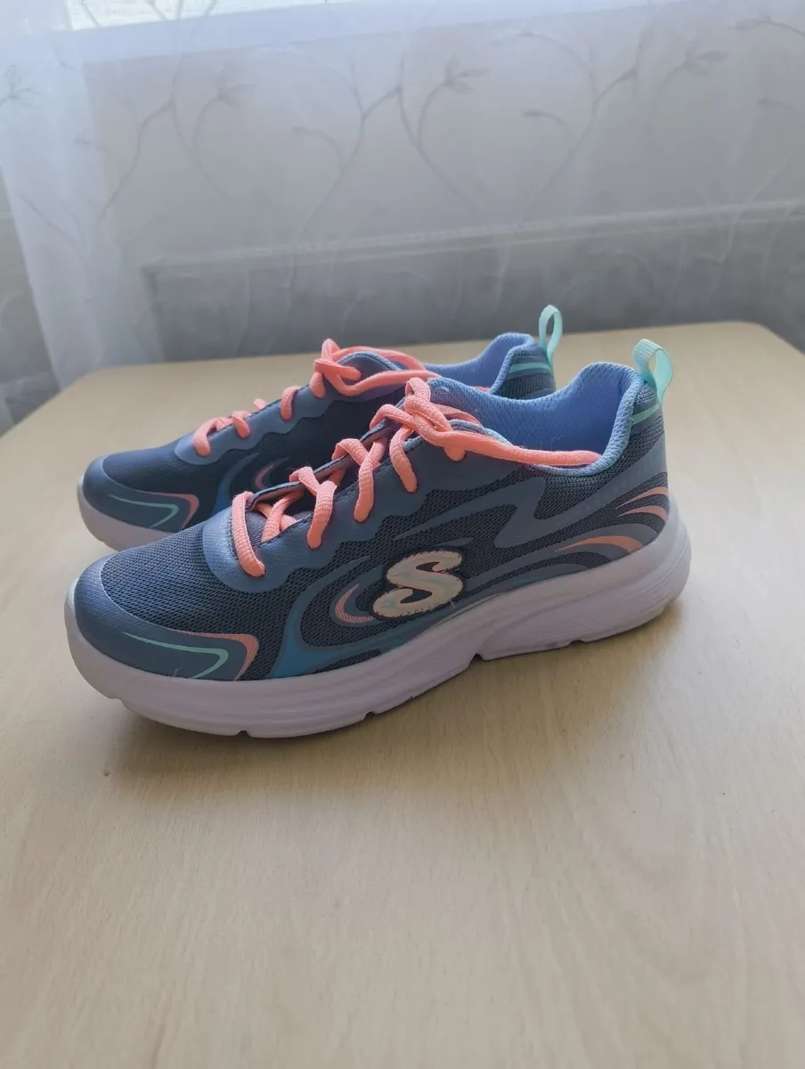 Girls Skechers trainers - Image 3