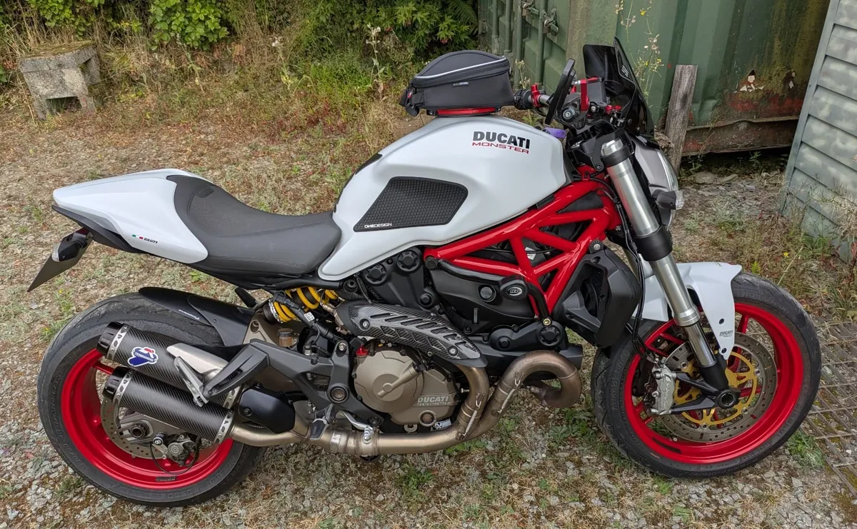 DUCATI Monster 821 - Image 1