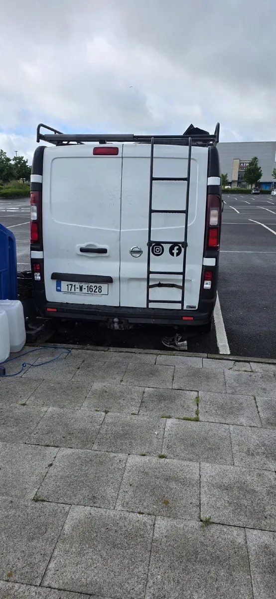 Van - Image 4