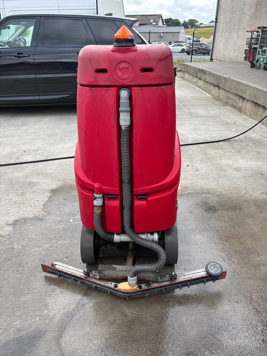 Ride on Floor scrubbing and drying machine - Image 2