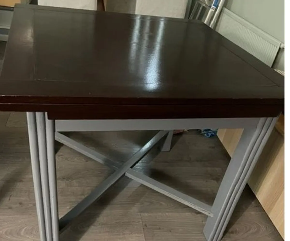 Dining room table - Image 1