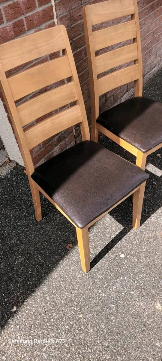 Dining table and chairs - Image 1