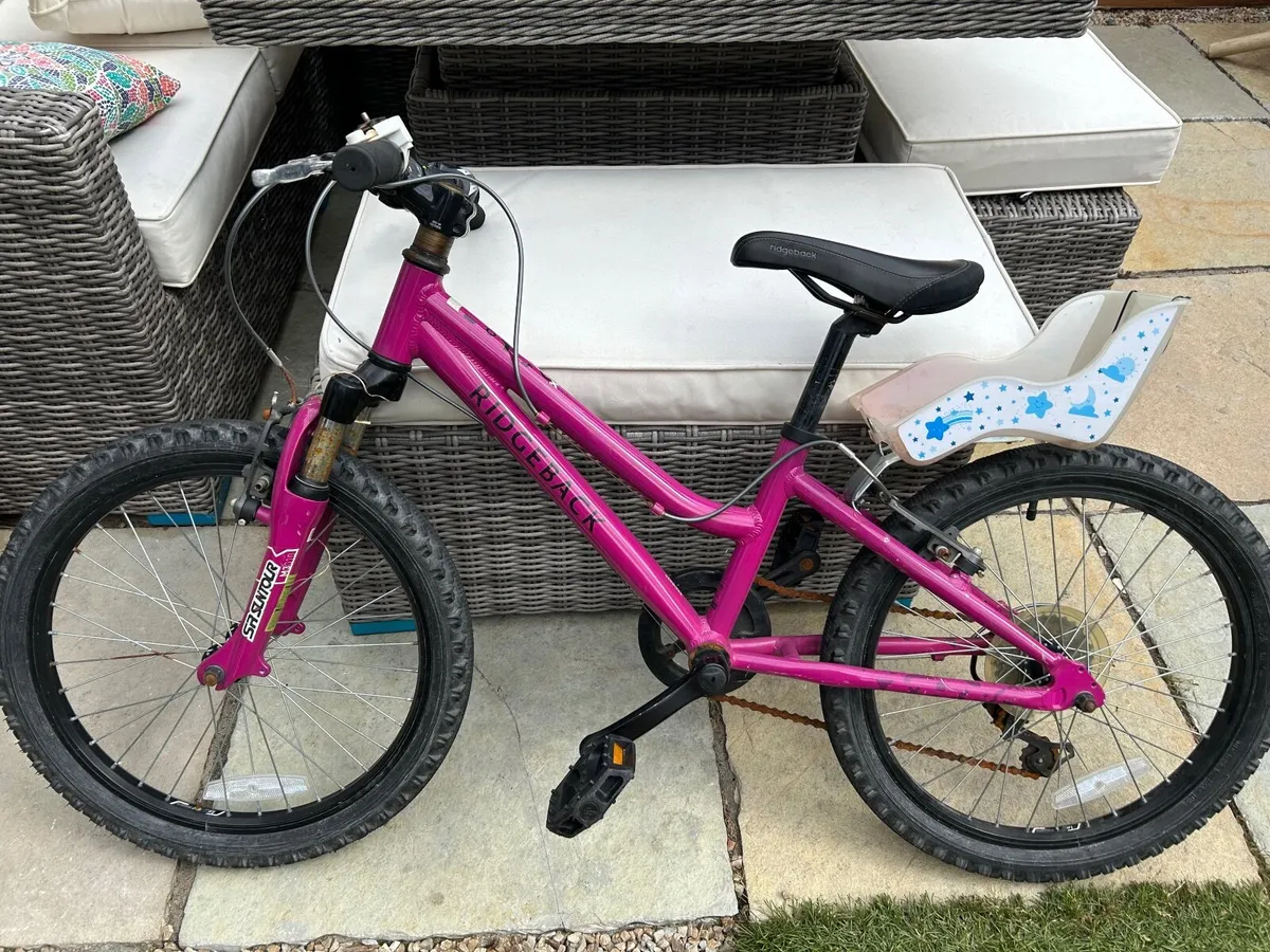 Girls age 7 Ridgeback pink bike (2 wheels) - Image 3