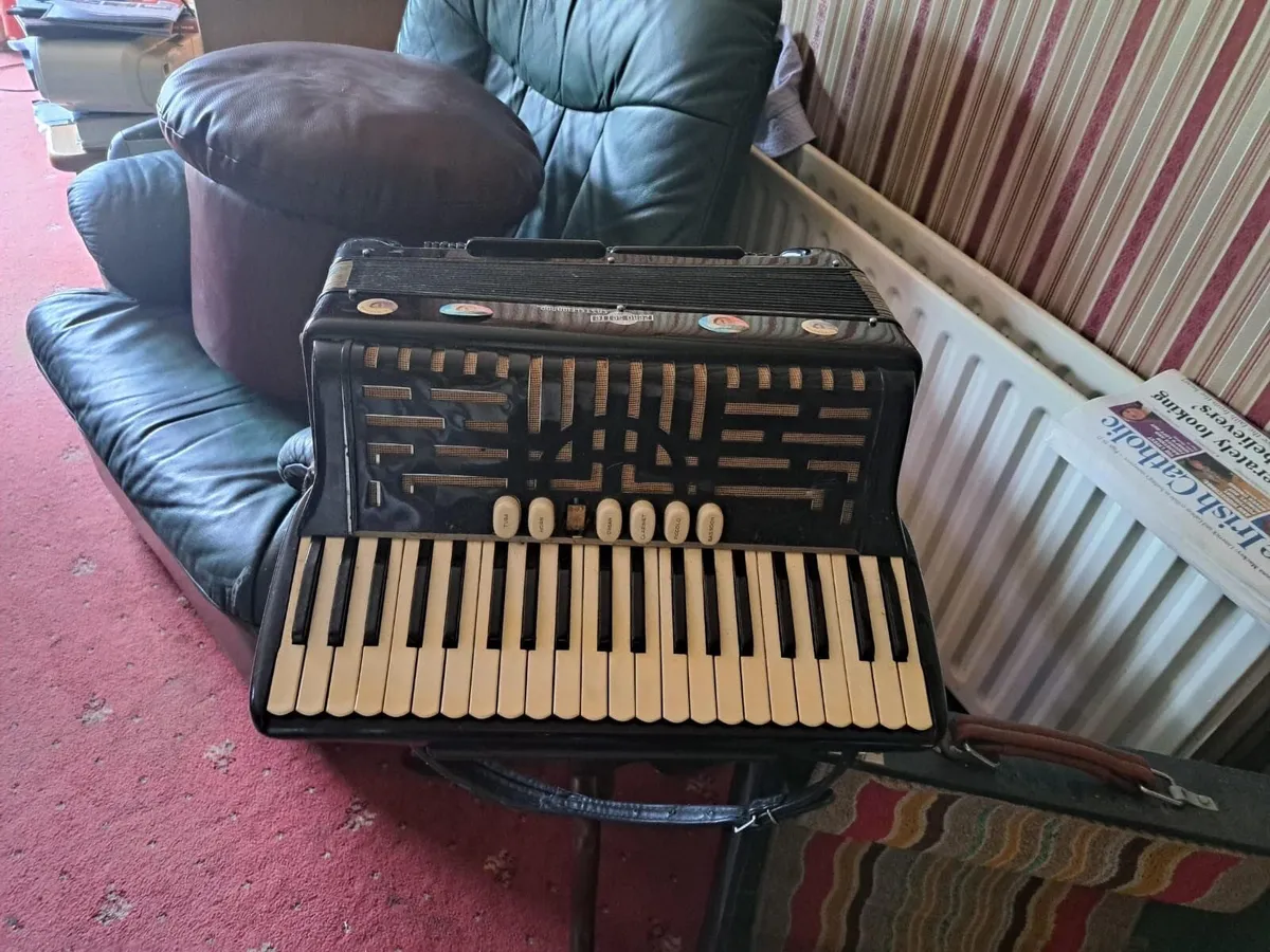 Piano Accordian - Image 2