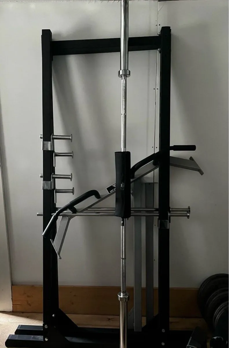 Full rack. Olympic. 125kg set up and bench - Image 1