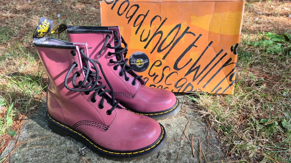 DR. MARTENS - ADULT SIZE 6 - Image 1