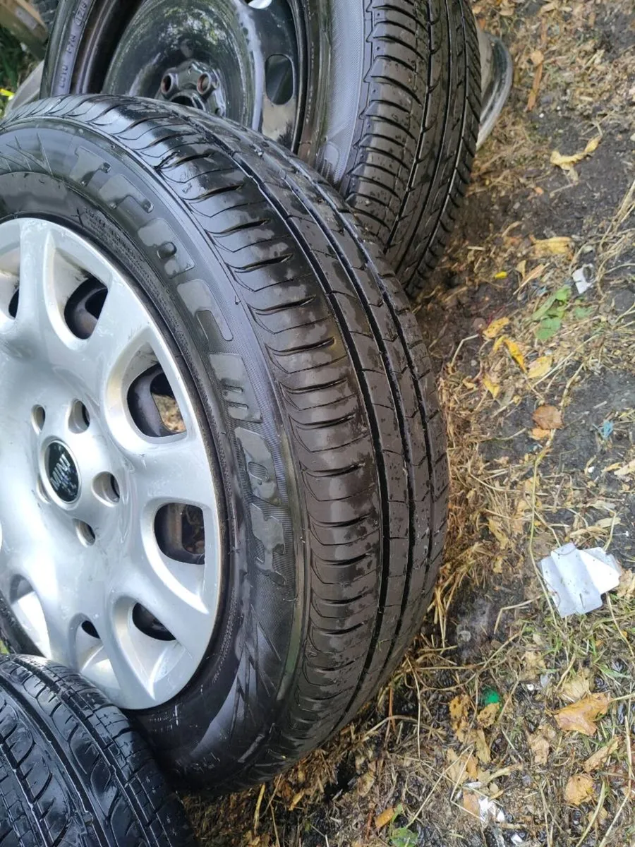 4 near new tyers on wheels...R15s - Image 3