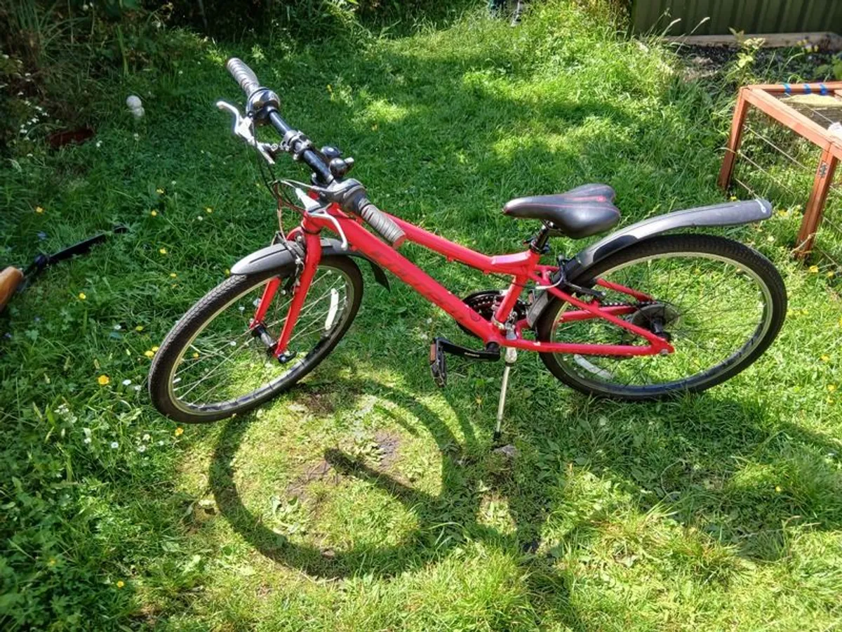 Kid's bike, red, age 7-13 - Image 1