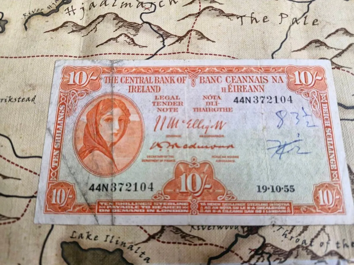 10 Shilling Lady Lavery - Image 1