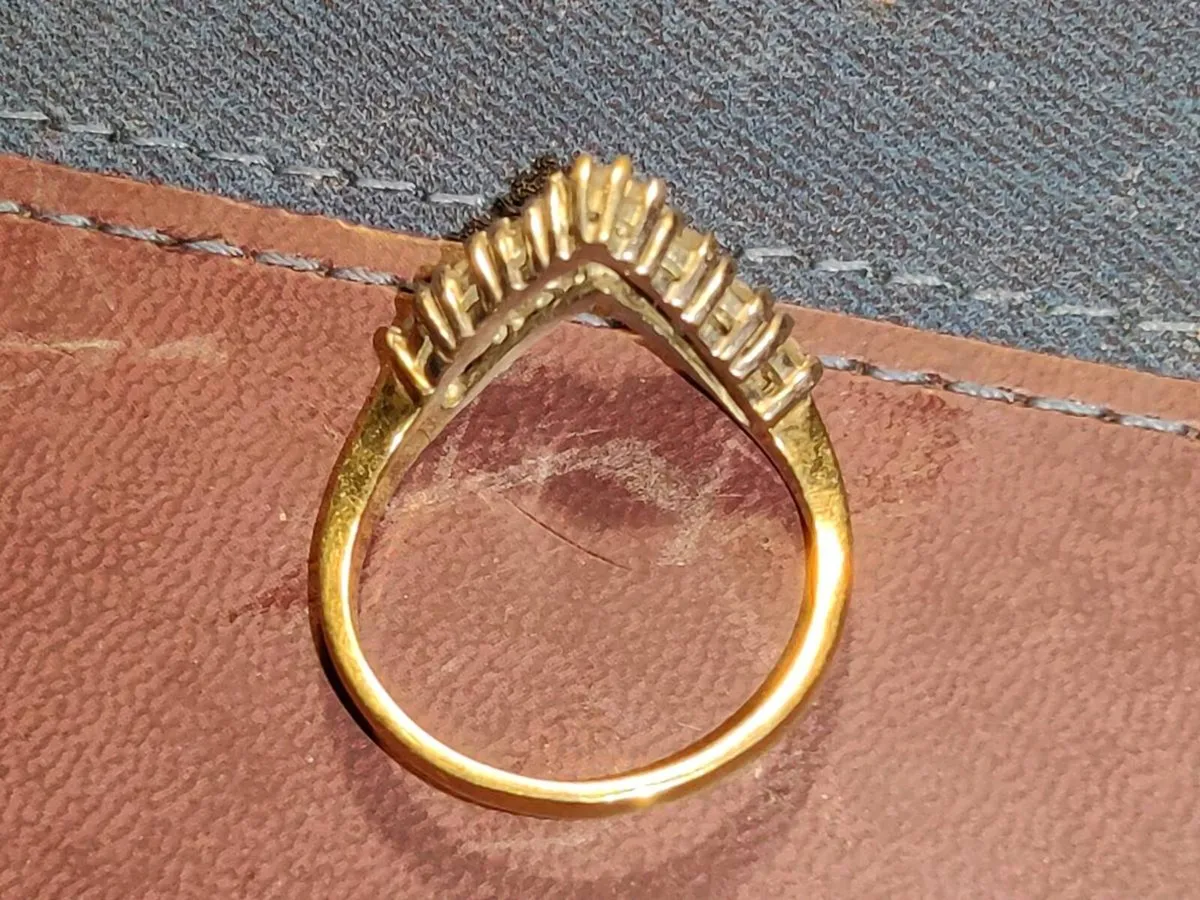 CHUNKY GLITTERY WISHBONE, 9CT Yellow Gold Ring ! - Image 3