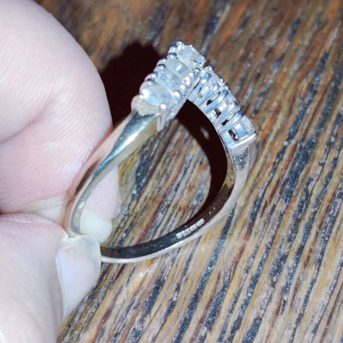 CHUNKY GLITTERY WISHBONE, 9CT Yellow Gold Ring ! - Image 1