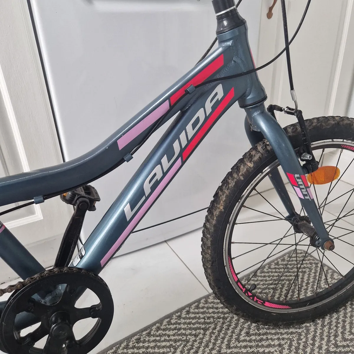 girls 16" bike - Image 1
