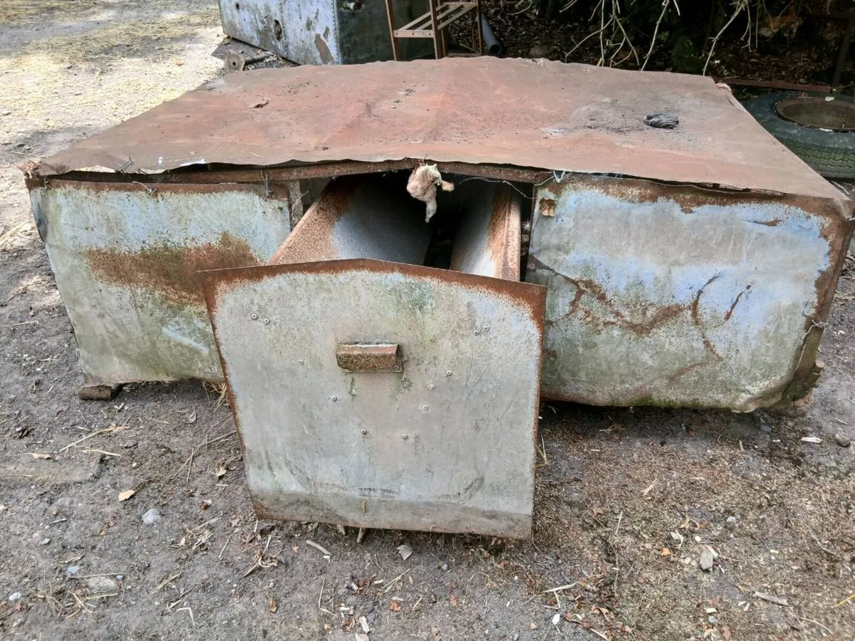 Lamb creep feeder - Image 1