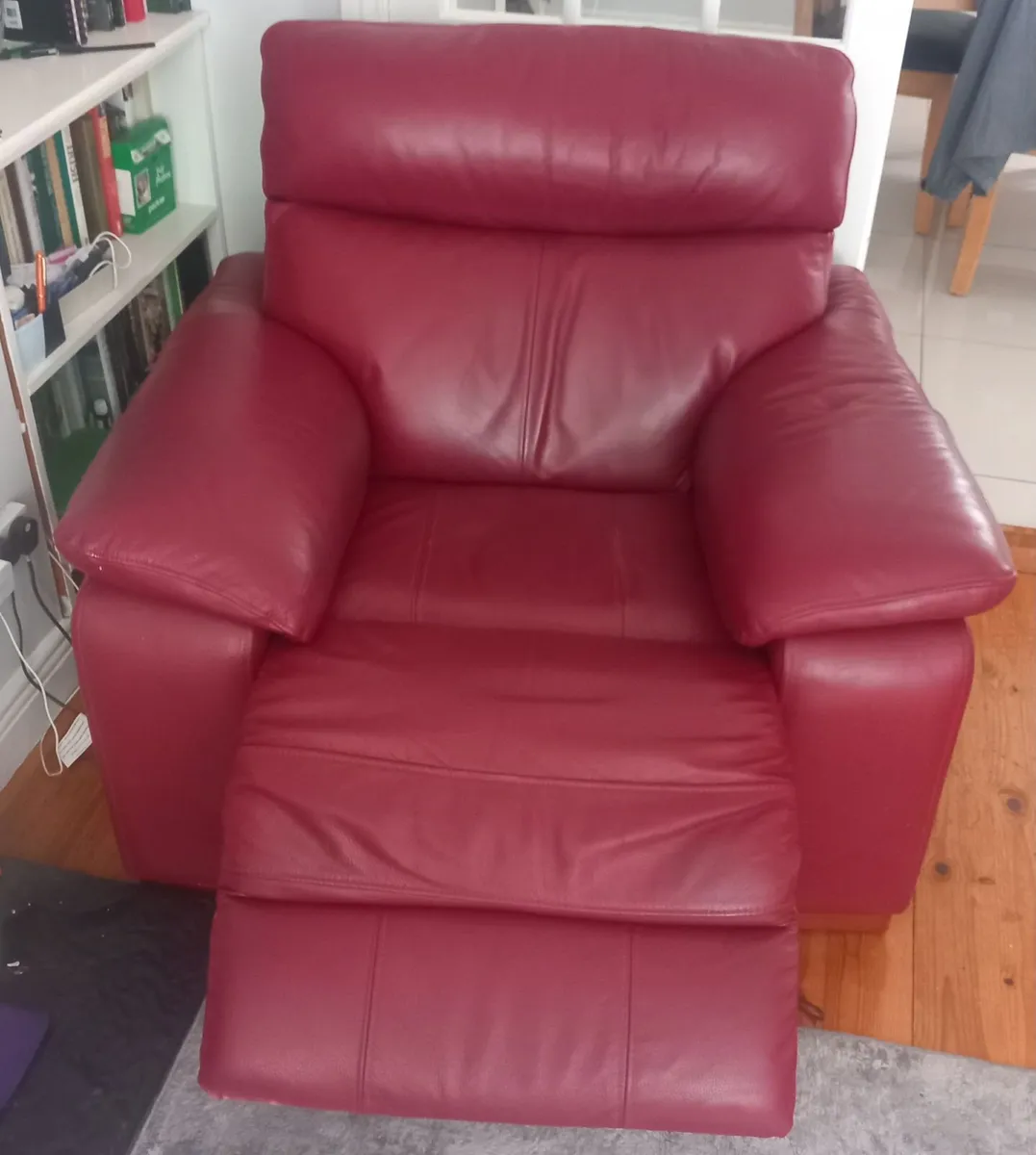 Leather recliners. - Image 1