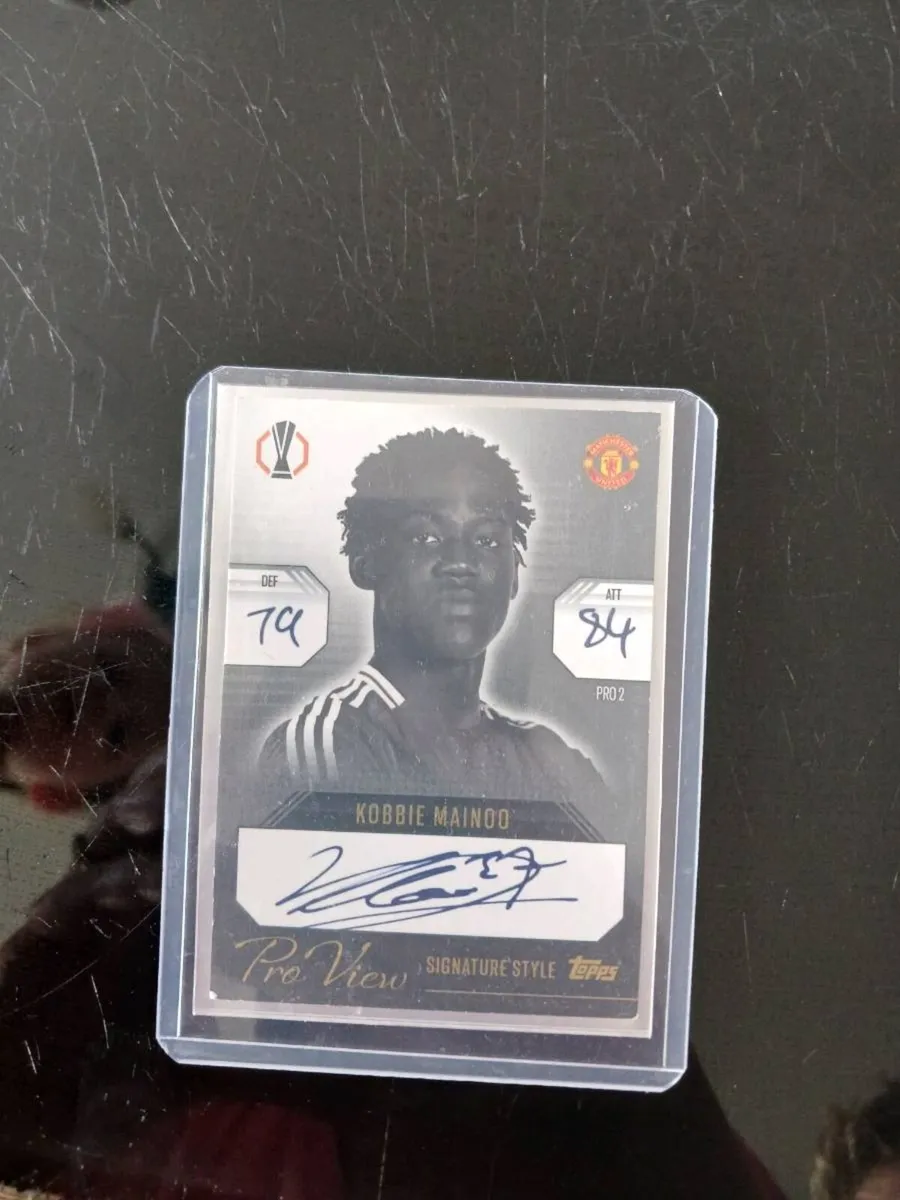 Kobbie Mainoo Match attax signed card