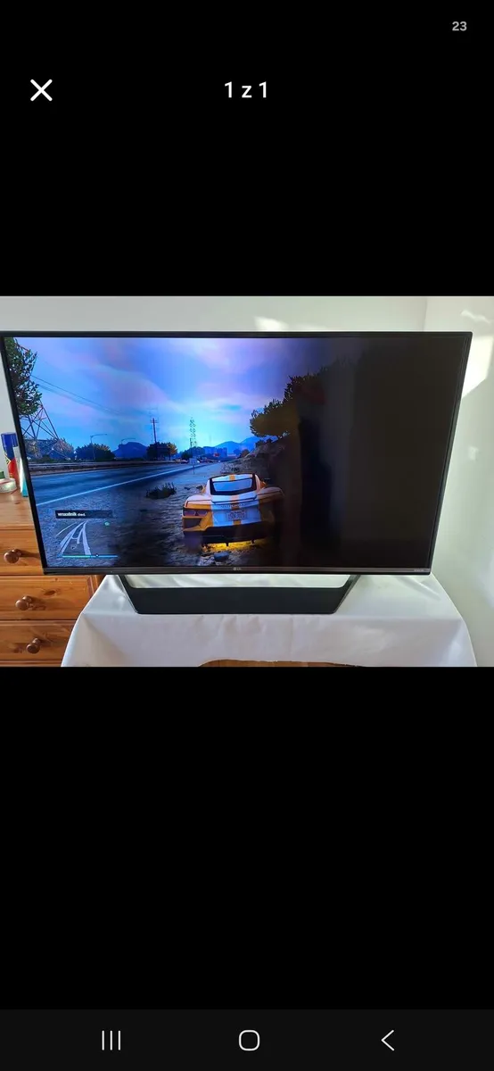 LG TV For Parts or Repair – Right Side Dark – €25 - Image 1