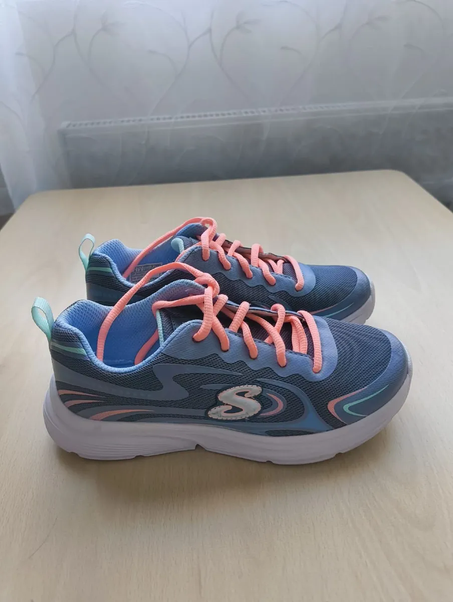 Girls Skechers trainers - Image 1