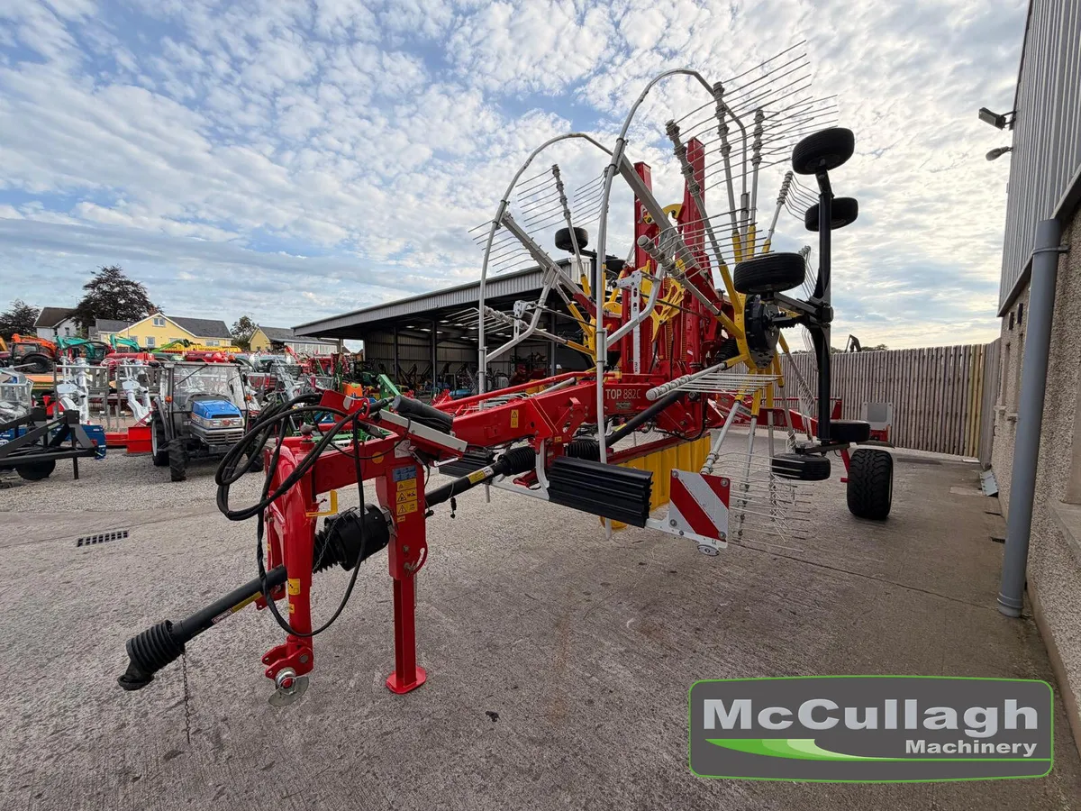 2024 (UK Demo) Pottinger 882 30ft Rake - Image 3