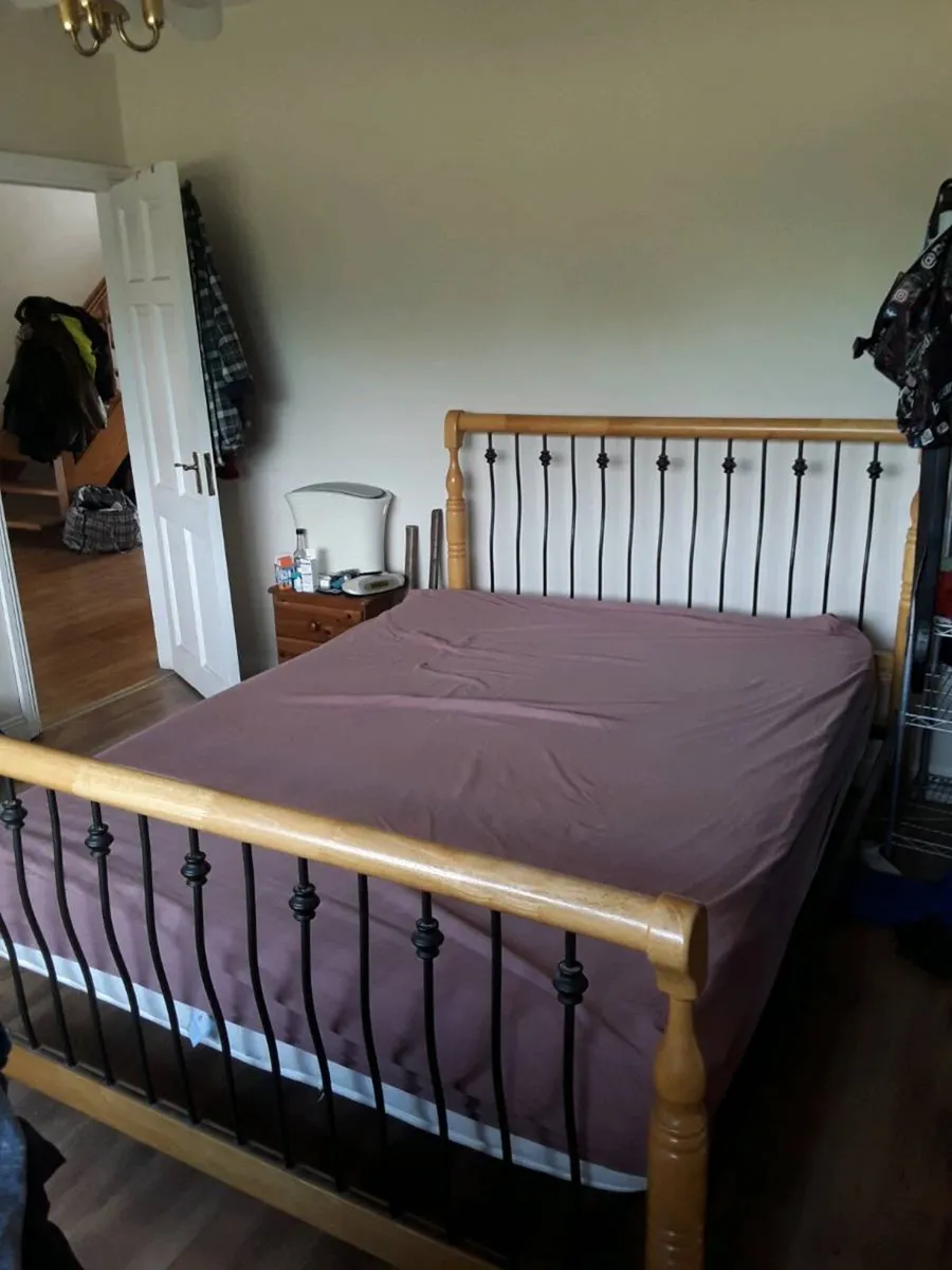 King size SLEIGH   bed top quality bargain 300e - Image 1