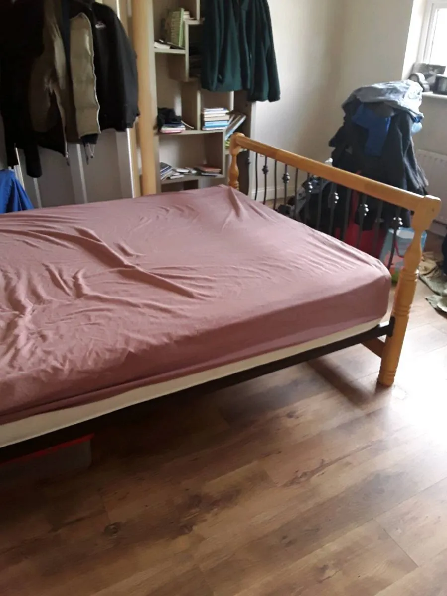 King size SLEIGH   bed top quality bargain 300e - Image 4