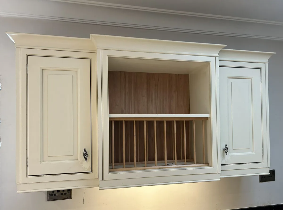 Classic Country Style Kitchen - Image 3