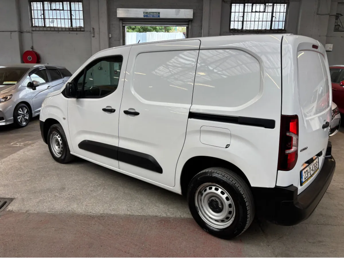 Opel Combo 1.5 dsl 3 seater €11381 THIS PRICE IS V - Image 3