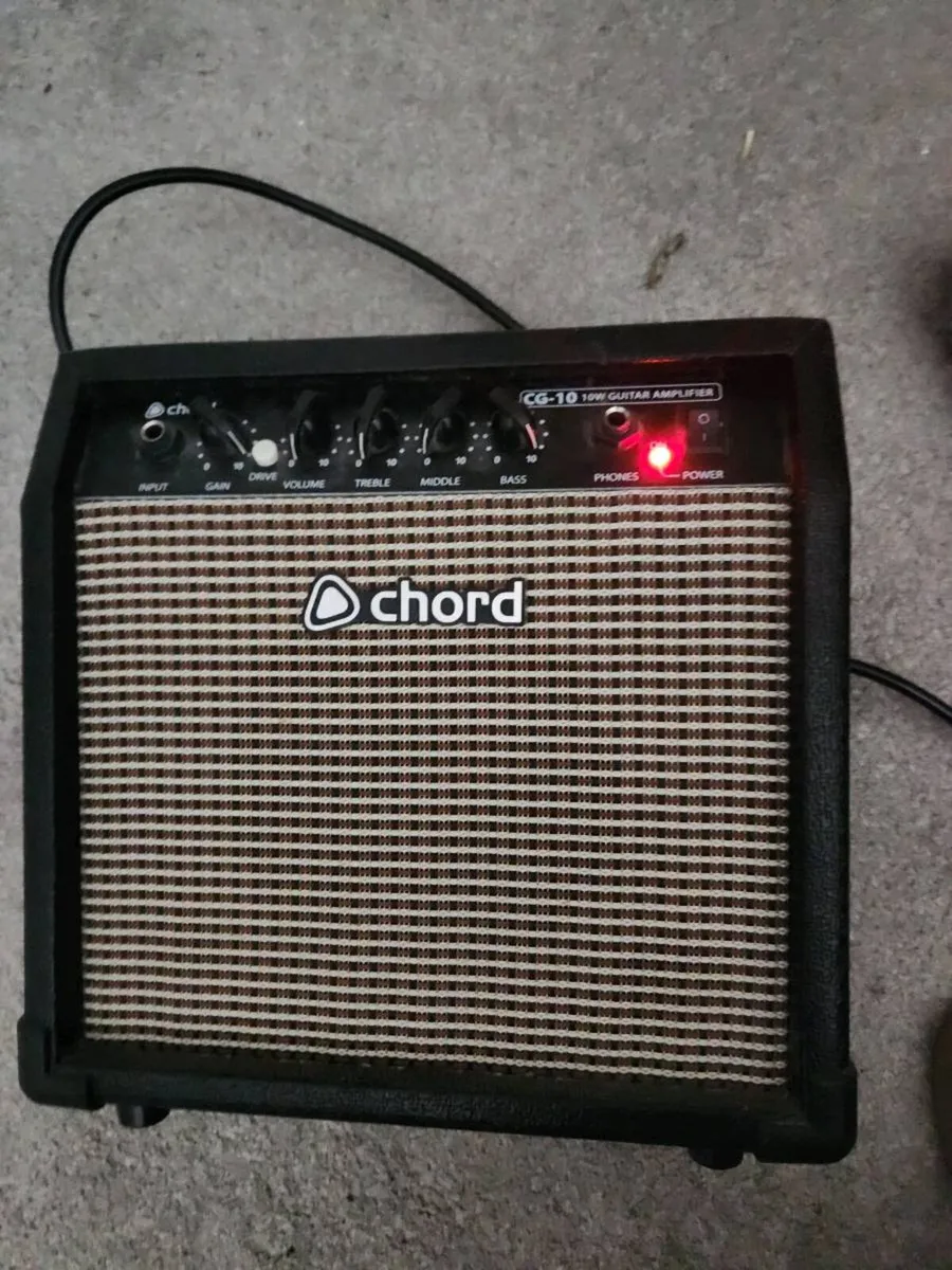 Chord 10W guitar amplifier - Image 1